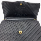 vintage diagonal quilted flap bag taske fra brand: CHANEL - We Do Vintage