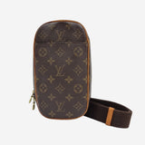 MONOGRAM POCHETTE GANGE taske fra brand: LOUIS VUITTON - We Do Vintage
