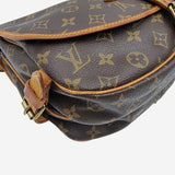 MONOGRAM CANVAS SAUMUR 30 taske fra brand: LOUIS VUITTON - We Do Vintage
