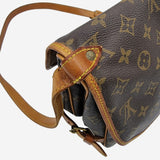 MONOGRAM CANVAS SAUMUR 30 taske fra brand: LOUIS VUITTON - We Do Vintage