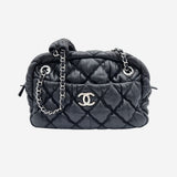 sort Bubble Quilt Camera bag taske fra brand: CHANEL - We Do Vintage