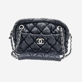 sort Bubble Quilt Camera bag taske fra brand: CHANEL - We Do Vintage