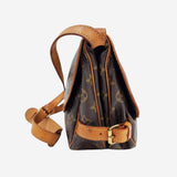 MONOGRAM CANVAS SAUMUR 30 taske fra brand: LOUIS VUITTON - We Do Vintage