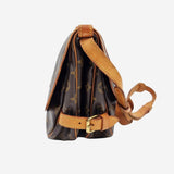 MONOGRAM CANVAS SAUMUR 30 taske fra brand: LOUIS VUITTON - We Do Vintage