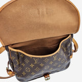 MONOGRAM CANVAS SAUMUR 30 taske fra brand: LOUIS VUITTON - We Do Vintage