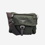 ARMY GRØN NYLON CROSSBODY taske fra brand: PRADA - We Do Vintage