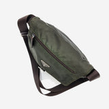ARMY GRØN NYLON CROSSBODY taske fra brand: PRADA - We Do Vintage