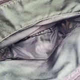 ARMY GRØN NYLON CROSSBODY taske fra brand: PRADA - We Do Vintage