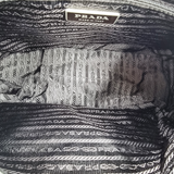 ARMY GRØN NYLON CROSSBODY taske fra brand: PRADA - We Do Vintage