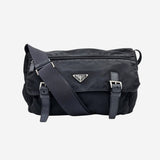 SORT NYLON CROSSBODY taske fra brand: PRADA - We Do Vintage