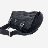 SORT NYLON CROSSBODY taske fra brand: PRADA - We Do Vintage