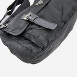 SORT NYLON CROSSBODY taske fra brand: PRADA - We Do Vintage