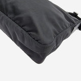 SORT NYLON CROSSBODY taske fra brand: PRADA - We Do Vintage