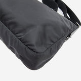 SORT NYLON CROSSBODY taske fra brand: PRADA - We Do Vintage