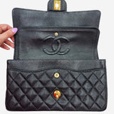 SORT CAVIAR MEDIUM CLASSIC DOUBLE FLAP taske fra brand: CHANEL - We Do Vintage