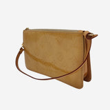 GUL MONOGRAM VERNIS LEXINGTON POCHETTE taske fra brand: LOUIS VUITTON - We Do Vintage