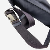 MØRK BLÅ NYLON BÆLTETASKE taske fra brand: PRADA - We Do Vintage