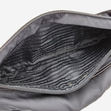 MØRK BLÅ NYLON BÆLTETASKE taske fra brand: PRADA - We Do Vintage