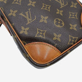 MONOGRAM CANVAS AMAZONE taske fra brand: LOUIS VUITTON - We Do Vintage