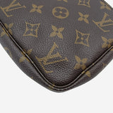 MONOGRAM CANVAS POCHETTE ACCESSOIRES taske fra brand: LOUIS VUITTON - We Do Vintage