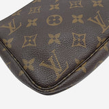 MONOGRAM CANVAS POCHETTE ACCESSOIRES taske fra brand: LOUIS VUITTON - We Do Vintage
