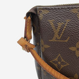 MONOGRAM CANVAS POCHETTE ACCESSOIRES taske fra brand: LOUIS VUITTON - We Do Vintage
