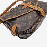 MONOGRAM CANVAS SAUMUR 30 taske fra brand: LOUIS VUITTON - We Do Vintage