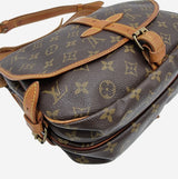 MONOGRAM CANVAS SAUMUR 30 taske fra brand: LOUIS VUITTON - We Do Vintage