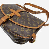 MONOGRAM CANVAS SAUMUR 30 taske fra brand: LOUIS VUITTON - We Do Vintage