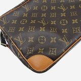 MONOGRAM CANVAS NILE MM taske fra brand: LOUIS VUITTON - We Do Vintage