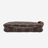 MONOGRAM CANVAS POCHETTE ACCESSOIRES taske fra brand: LOUIS VUITTON - We Do Vintage
