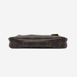 MONOGRAM CANVAS POCHETTE ACCESSOIRES taske fra brand: LOUIS VUITTON - We Do Vintage