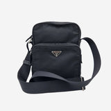 SORT NYLON CROSSBODY taske fra brand: PRADA - We Do Vintage