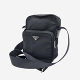 SORT NYLON CROSSBODY taske fra brand: PRADA - We Do Vintage