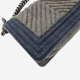 SMALL DENIM CHREVON BOY taske fra brand: CHANEL - We Do Vintage