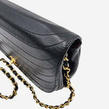 Vintage half moon flap bag taske fra brand: CHANEL - We Do Vintage