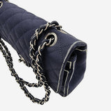 LIMITED EDITION NAVY MEDIUM CLASSIC FLAP BAG taske fra brand: CHANEL - We Do Vintage