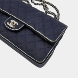 LIMITED EDITION NAVY MEDIUM CLASSIC FLAP BAG taske fra brand: CHANEL - We Do Vintage