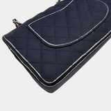 LIMITED EDITION NAVY MEDIUM CLASSIC FLAP BAG taske fra brand: CHANEL - We Do Vintage