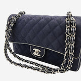 LIMITED EDITION NAVY MEDIUM CLASSIC FLAP BAG taske fra brand: CHANEL - We Do Vintage