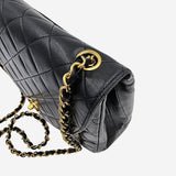 VINTAGE DIAMAND QUILTED FLAP BAG taske fra brand: CHANEL - We Do Vintage