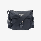 SORT NYLON CROSSBODY taske fra brand: PRADA - We Do Vintage