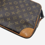 MONOGRAM CANVAS NILE MM taske fra brand: LOUIS VUITTON - We Do Vintage