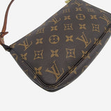 MONOGRAM CANVAS POCHETTE ACCESSOIRES taske fra brand: LOUIS VUITTON - We Do Vintage