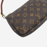 MONOGRAM CANVAS POCHETTE ACCESSOIRES taske fra brand: LOUIS VUITTON - We Do Vintage