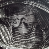 NYLON CROSSBODY taske fra brand: PRADA - We Do Vintage