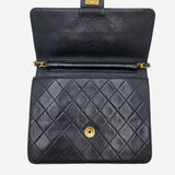 VINTAGE DIAMAND QUILTED FLAP BAG taske fra brand: CHANEL - We Do Vintage