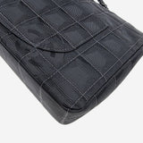 SJÆLDEN MEDIUM NEW TRAVEL LINE SINGLE FLAP BAG taske fra brand: CHANEL - We Do Vintage