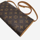 MONOGRAM CANVAS POCHETTE TWIN GM taske fra brand: LOUIS VUITTON - We Do Vintage