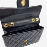 VINTAGE JUMBO SINGLE CLASSIC FLAP BAG taske fra brand: CHANEL - We Do Vintage